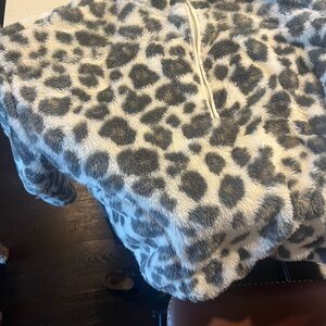 Aerie Gray and White Leopard Print Puffer Jacket